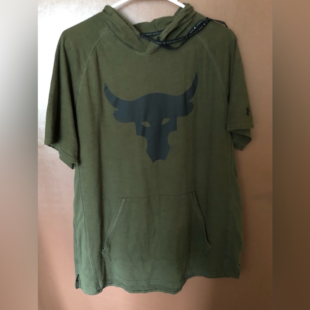 Under Armor T-shirt Hoodie  Men’s Large